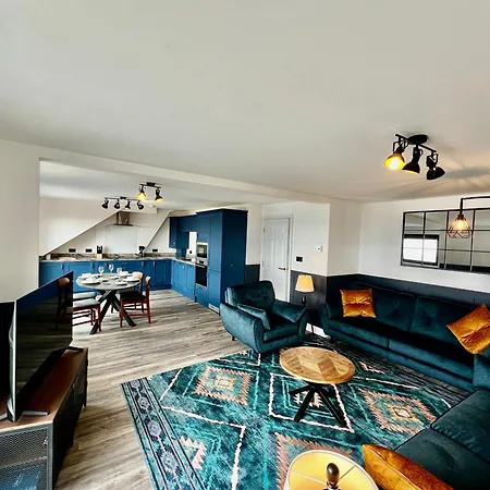 Penthouse North Sea Front *