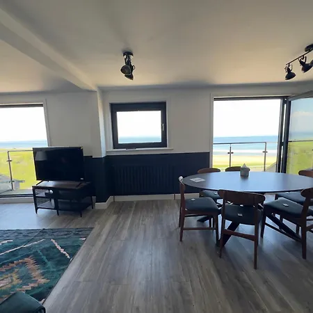 Penthouse North Sea Front Apartmán *